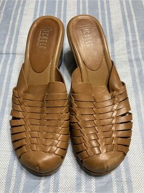 💛TODAY***$16***Nichols Soft tan woven, heeled sandals.